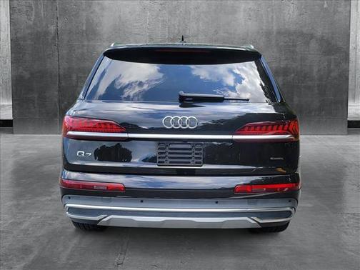 2022 Audi Q7 55 Premium Plus