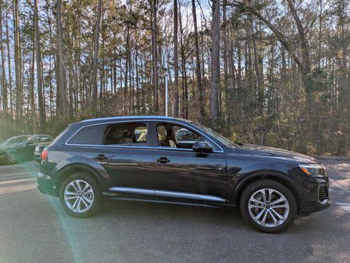 2025 Audi Q7 45 Premium Plus