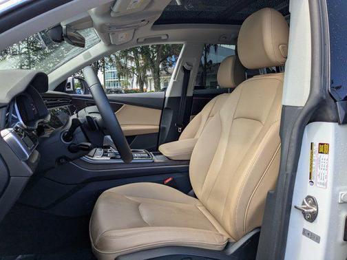 2020 Audi Q8 55 Premium Plus