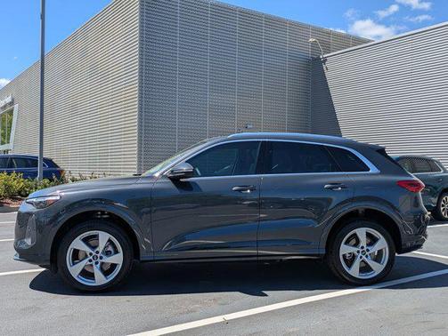 Tambora Gray Metallic 2026 Audi Q5 Premium Plus TFSI quattro S tronic