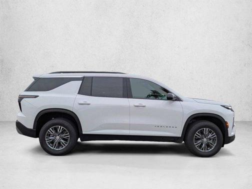 Summit White 2026 Chevrolet Traverse LT