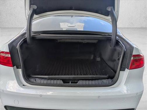 Yulong White Metallic 2020 Jaguar XF 25t Premium RWD Automatic