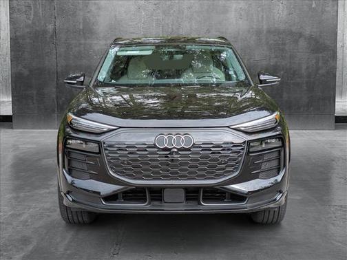 2025 Audi Q6 e-tron Premium Plus quattro