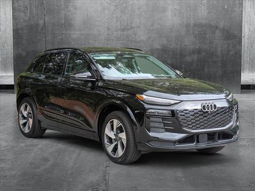 2025 Audi Q6 e-tron Premium Plus quattro