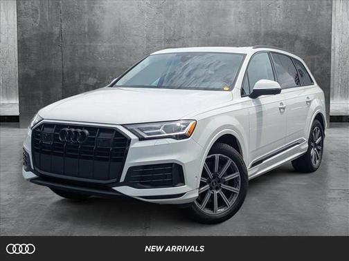 2022 Audi Q7 45 Premium Plus