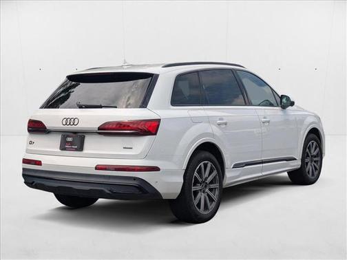 2022 Audi Q7 45 Premium Plus