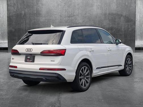 2022 Audi Q7 45 Premium Plus