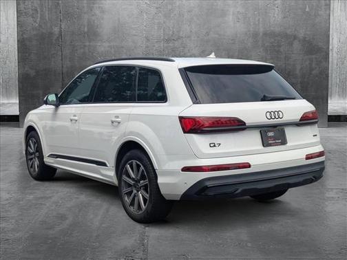 2022 Audi Q7 45 Premium Plus
