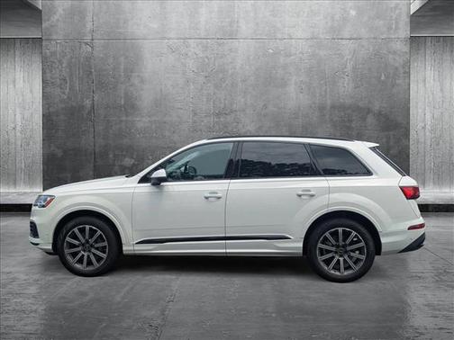 2022 Audi Q7 45 Premium Plus