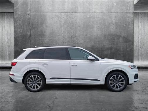 2022 Audi Q7 45 Premium Plus