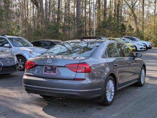 2016 Volkswagen Passat 1.8T SE w/Technology