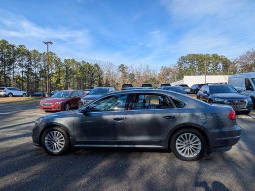 2016 Volkswagen Passat 1.8T SE w/Technology