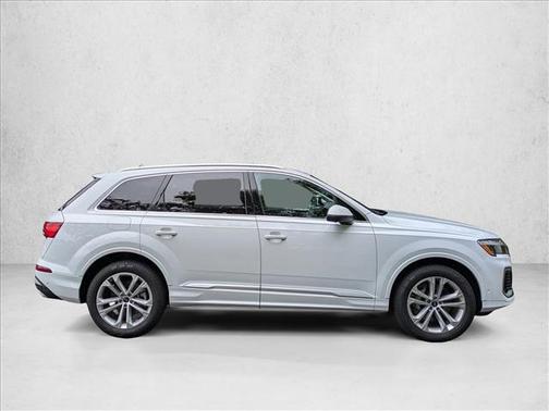 2025 Audi Q7 45 Premium Plus