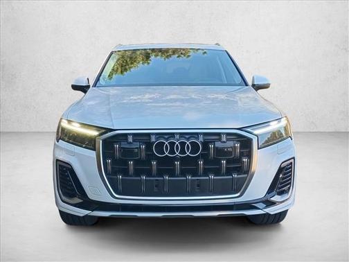 2025 Audi Q7 45 Premium Plus