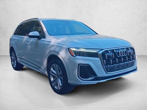 2025 Audi Q7 45 Premium Plus