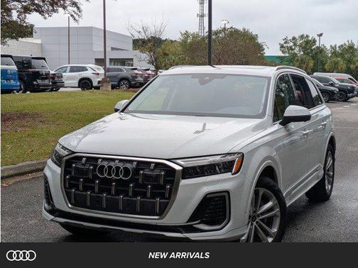 2025 Audi Q7 45 Premium Plus