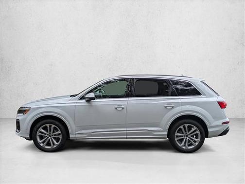 2025 Audi Q7 45 Premium Plus