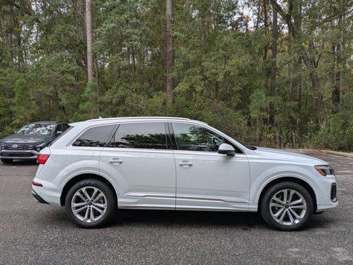 2025 Audi Q7 45 Premium Plus