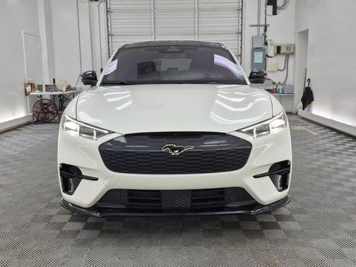 Star White Metallic Tri-Coat 2022 Ford Mustang Mach-E GT