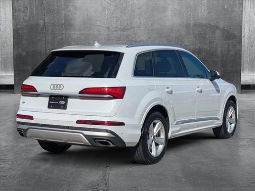 2025 Audi Q7 55 Premium