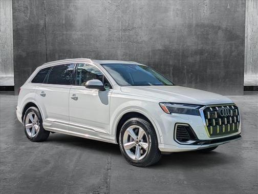 2025 Audi Q7 55 Premium