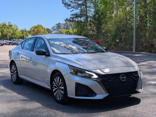 2025 Nissan Altima SV FWD