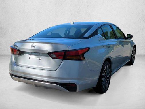 Brilliant Silver Metallic 2025 Nissan Altima SV FWD