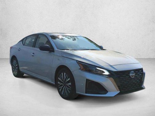 Brilliant Silver Metallic 2025 Nissan Altima SV FWD