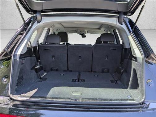 Mythos Black Metallic 2023 Audi Q7 55 Premium Plus
