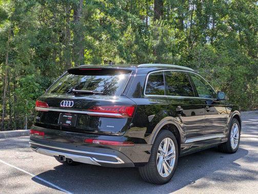 Mythos Black Metallic 2023 Audi Q7 55 Premium Plus