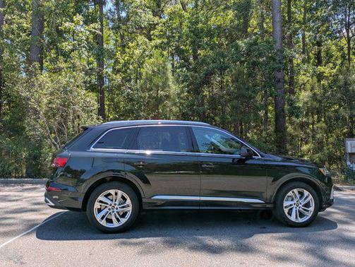 Mythos Black Metallic 2023 Audi Q7 55 Premium Plus