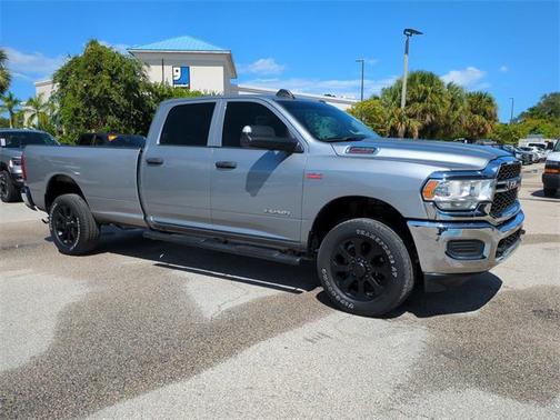 2019 RAM 2500 Tradesman Crew Cab 4x4 8' Box