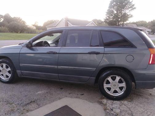 2005 Chrysler Pacifica Base