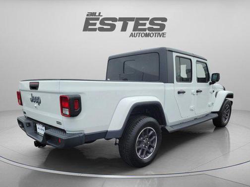 Bright White Clearcoat 2022 Jeep Gladiator Overland