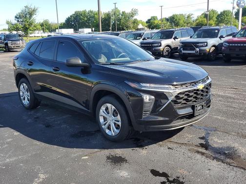 Mosaic Black Metallic 2024 Chevrolet Trax LS