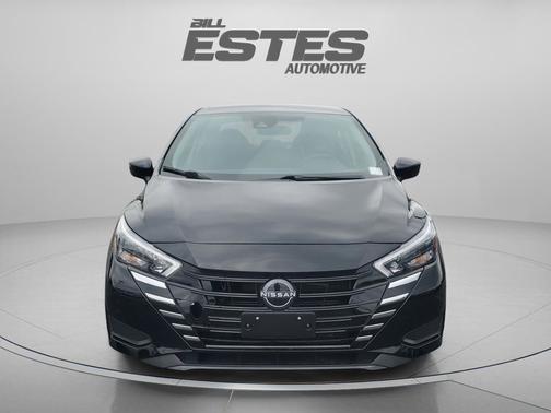 Super Black 2025 Nissan Versa 1.6 SV