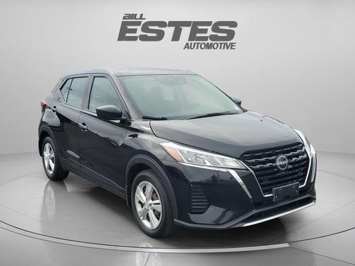 Super Black 2023 Nissan Kicks S