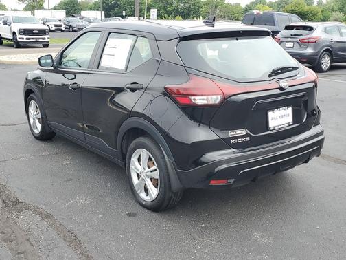 Super Black 2023 Nissan Kicks S