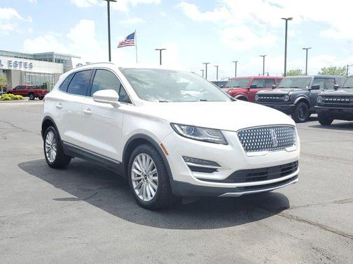 White Platinum Metallic Tri-Coat 2019 Lincoln MKC Standard