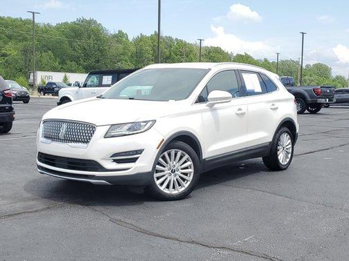 White Platinum Metallic Tri-Coat 2019 Lincoln MKC Standard