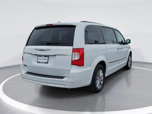 2015 Chrysler Town & Country Touring-L