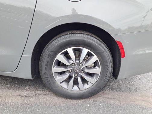 2022 Chrysler Pacifica Hybrid Touring L