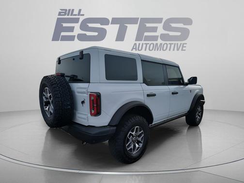 Oxford White 2025 Ford Bronco Badlands