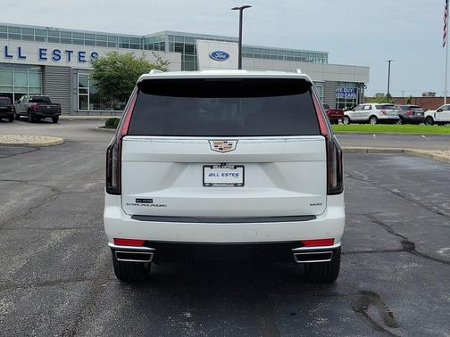Crystal White Tricoat 2024 Cadillac Escalade Luxury