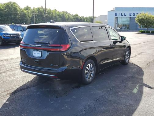 Brilliant Black Crystal Pearlcoat 2022 Chrysler Pacifica Hybrid Touring L