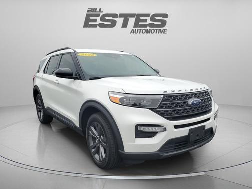 Star White Metallic Tri-Coat 2023 Ford Explorer XLT