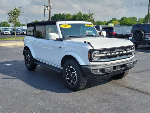Oxford White 2023 Ford Bronco Outer Banks