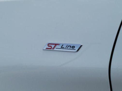 Star White Metallic Tri-Coat 2026 Ford Explorer ST-Line