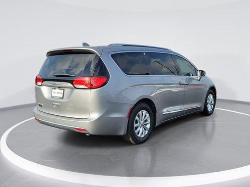 2018 Chrysler Pacifica Touring-L