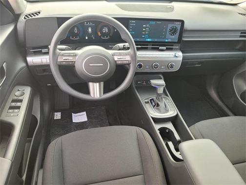 2025 Hyundai KONA SE